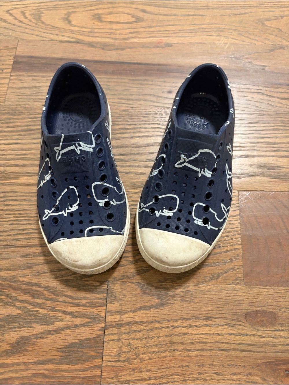 Native ack whale toddler size 9 shoes play condition